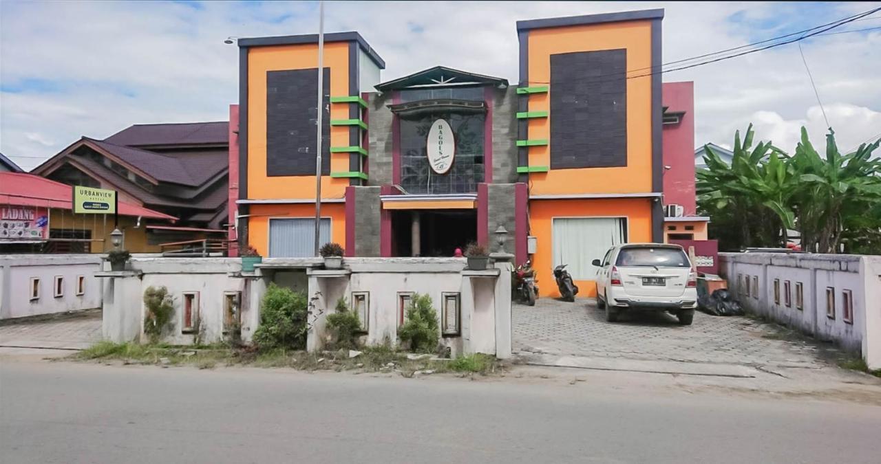Urbanview Hotel Bagoes Sintang By Reddoorz Exterior photo
