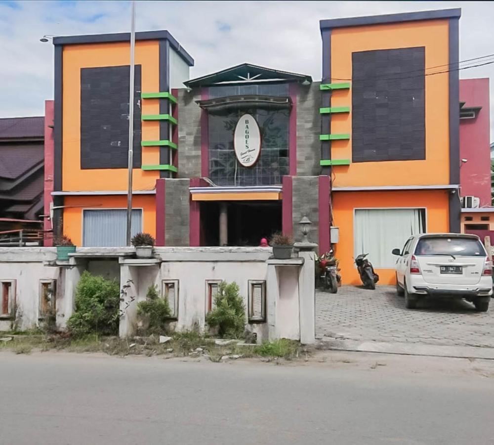 Urbanview Hotel Bagoes Sintang By Reddoorz Exterior photo